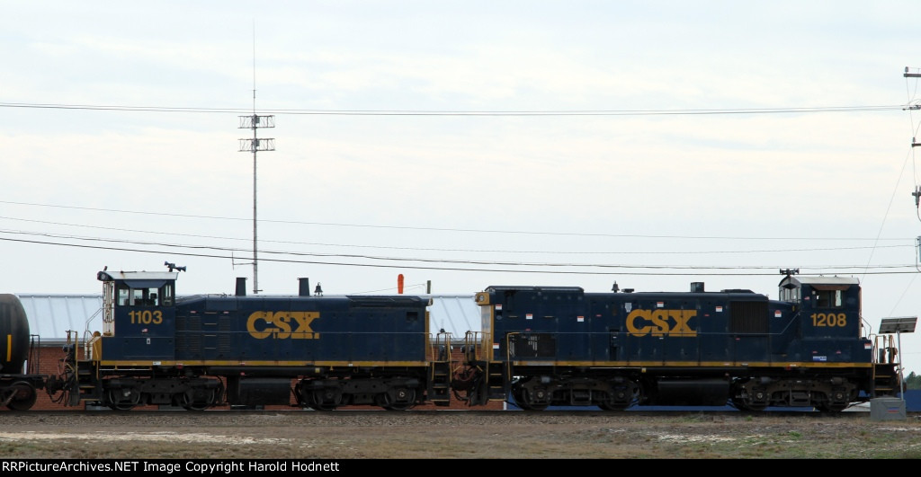 CSX 1208 & 1103 push train Y129 towards the receiving yard